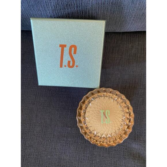 SHIPS IN 24 HRS Taylor Swift Life of A Showgirl Candle Limited Edition NEW - Picture 2 of 4